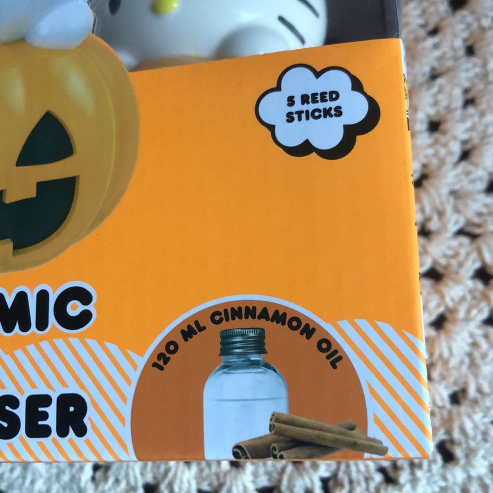 HELLO KITTY Halloween Ceramic Reed Diffuser - Picture 4 of 6